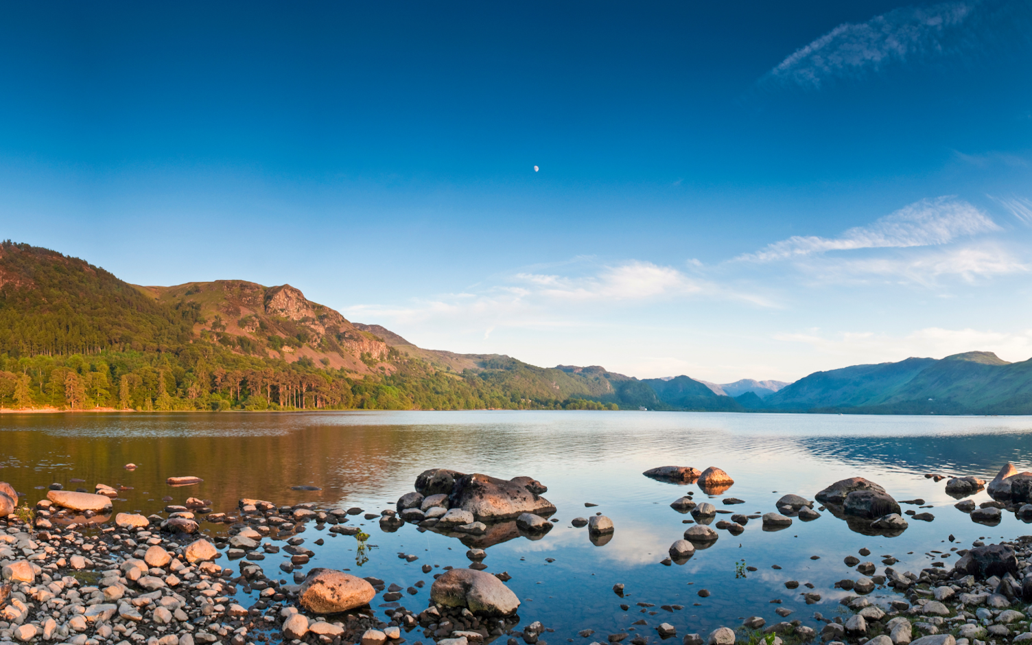 Przed podróżą warto sprawdzić, jak wygląda jakość wody w miejscu, do którego się udajemy.